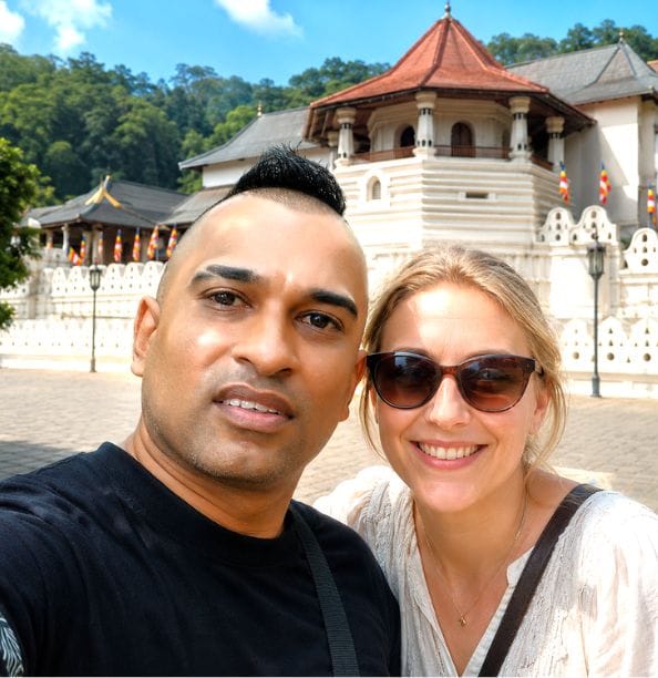 Jaya, Trip Sri Lanka chauffeur guide, with a guest in Kandy