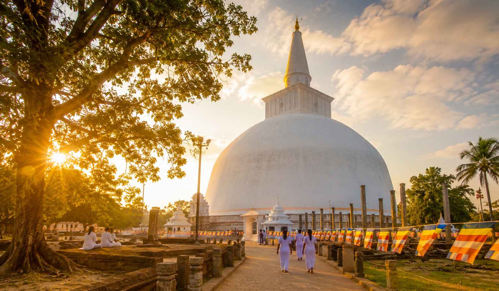 Anuradhapura Travel Guide 2026: 10 Best Things.